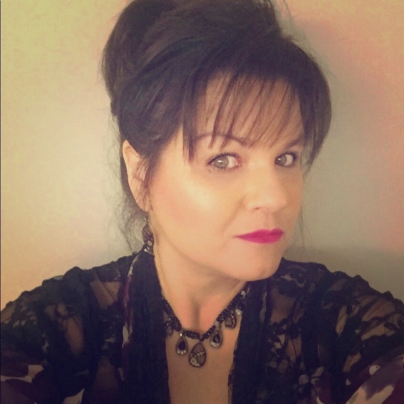 Meet your Posher, MaryEllen - Picture 2 of 4